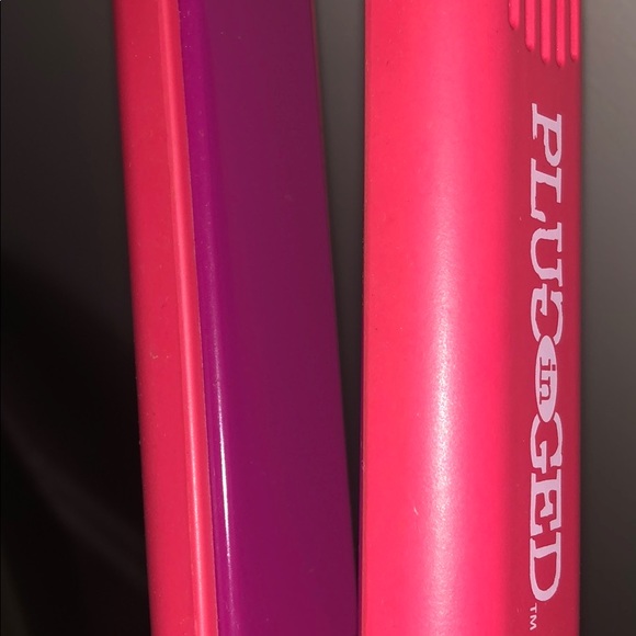 Plugged In Straightener - Picture 2 of 3